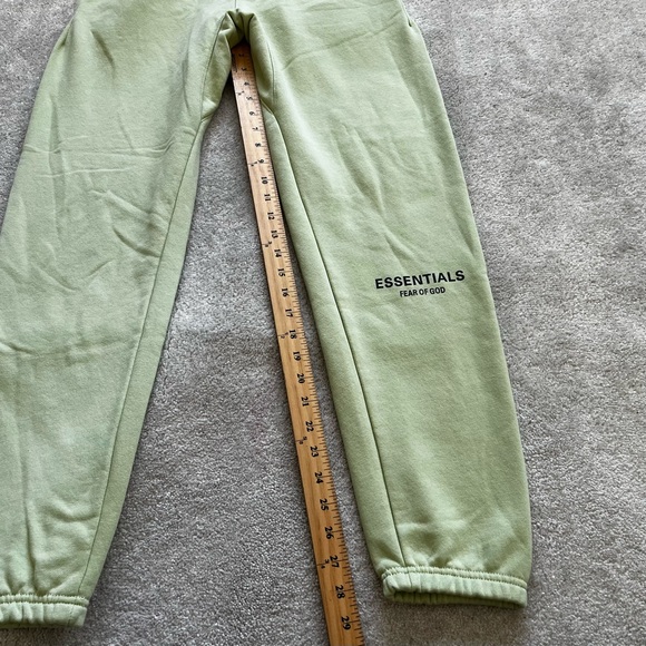 FEAR OF GOD ESSENTIALS SWEATPANTS SIZE MEDIUM TRENDY STYLISH STREET WEAR SPORTY - Picture 8 of 9